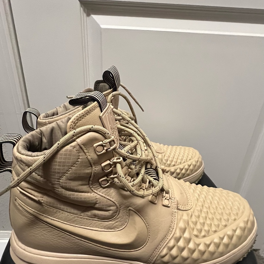 Nike Textured Beige High-Tops